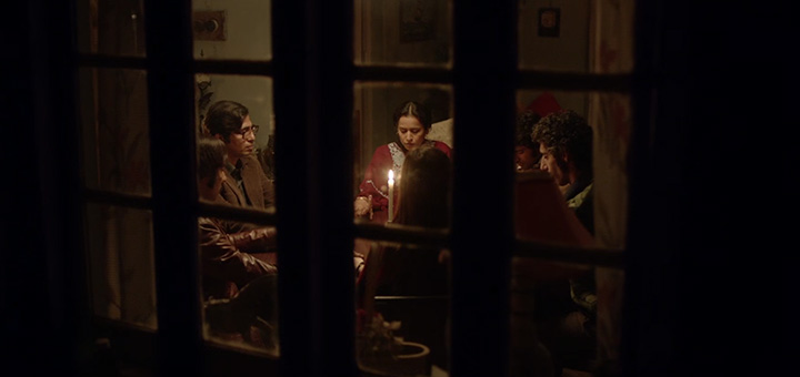 Trailer de A Death in the Gunj de Konkona Sen Sharma con Subtítulos en Inglés